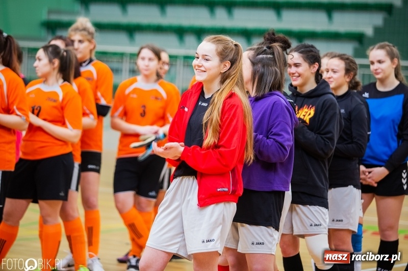 Zdjęcie w galerii na portalu naszraciborz.pl: Makroregionalny Turniej Piłki Nożnej Dziewcząt w Arenie Rafako wiadomości z regionu