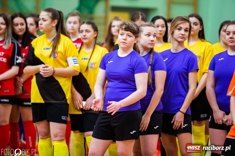 Zdjęcie w galerii na portalu naszraciborz.pl: Makroregionalny Turniej Piłki Nożnej Dziewcząt w Arenie Rafako wiadomości z regionu