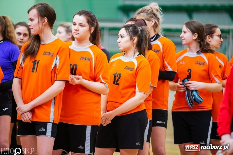 Zdjęcie w galerii na portalu naszraciborz.pl: Makroregionalny Turniej Piłki Nożnej Dziewcząt w Arenie Rafako wiadomości z regionu