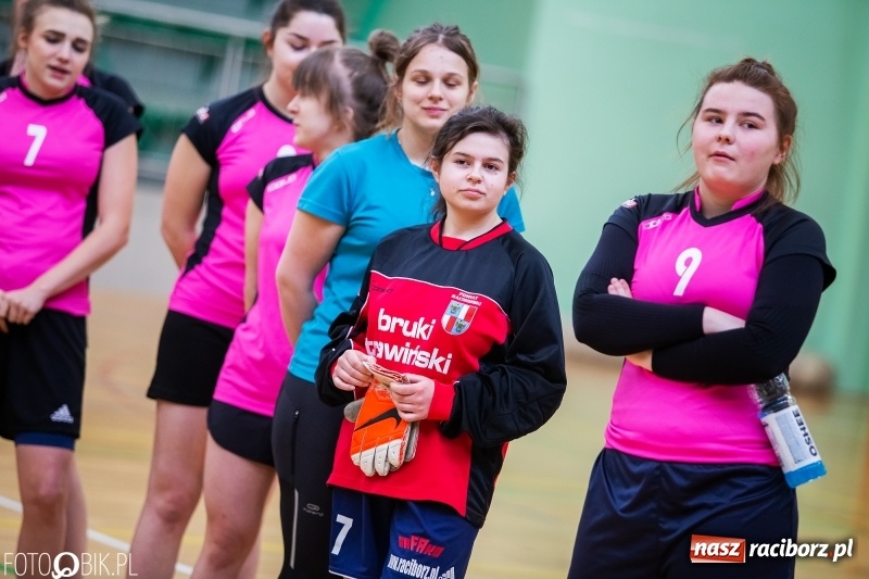 Zdjęcie w galerii na portalu naszraciborz.pl: Makroregionalny Turniej Piłki Nożnej Dziewcząt w Arenie Rafako wiadomości z regionu