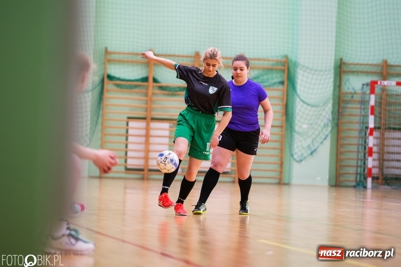 Zdjęcie w galerii na portalu naszraciborz.pl: Makroregionalny Turniej Piłki Nożnej Dziewcząt w Arenie Rafako wiadomości z regionu