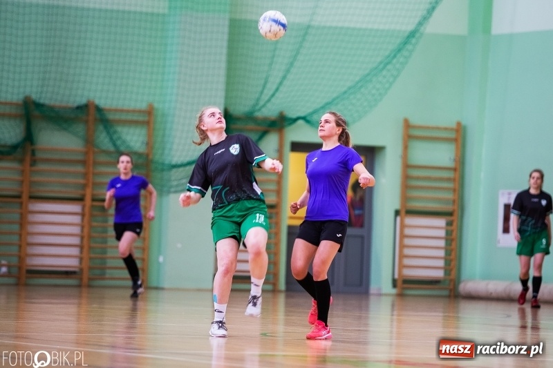 Zdjęcie w galerii na portalu naszraciborz.pl: Makroregionalny Turniej Piłki Nożnej Dziewcząt w Arenie Rafako wiadomości z regionu