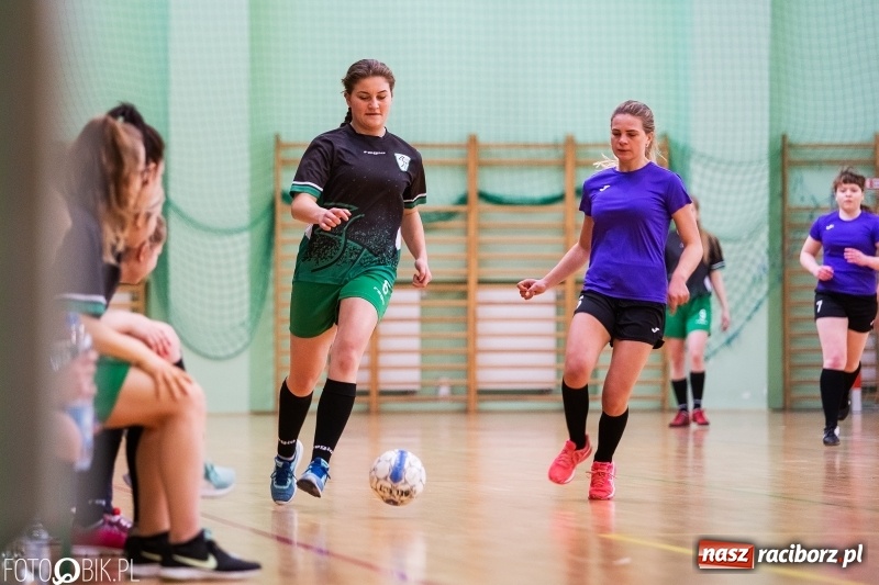 Zdjęcie w galerii na portalu naszraciborz.pl: Makroregionalny Turniej Piłki Nożnej Dziewcząt w Arenie Rafako wiadomości z regionu