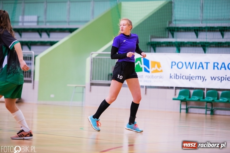 Zdjęcie w galerii na portalu naszraciborz.pl: Makroregionalny Turniej Piłki Nożnej Dziewcząt w Arenie Rafako wiadomości z regionu