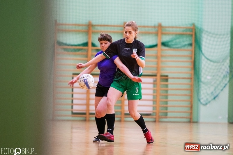 Zdjęcie w galerii na portalu naszraciborz.pl: Makroregionalny Turniej Piłki Nożnej Dziewcząt w Arenie Rafako wiadomości z regionu