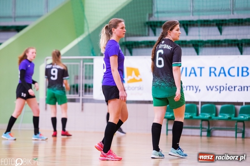 Zdjęcie w galerii na portalu naszraciborz.pl: Makroregionalny Turniej Piłki Nożnej Dziewcząt w Arenie Rafako wiadomości z regionu