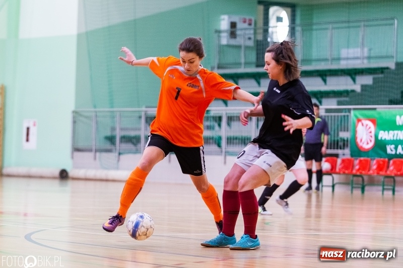 Zdjęcie w galerii na portalu naszraciborz.pl: Makroregionalny Turniej Piłki Nożnej Dziewcząt w Arenie Rafako wiadomości z regionu