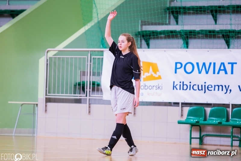 Zdjęcie w galerii na portalu naszraciborz.pl: Makroregionalny Turniej Piłki Nożnej Dziewcząt w Arenie Rafako wiadomości z regionu