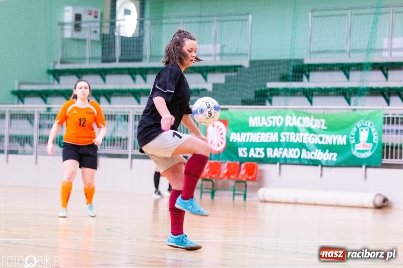 Zdjęcie w galerii na portalu naszraciborz.pl: Makroregionalny Turniej Piłki Nożnej Dziewcząt w Arenie Rafako wiadomości z regionu