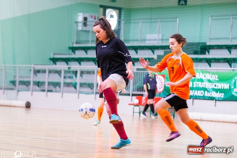 Zdjęcie w galerii na portalu naszraciborz.pl: Makroregionalny Turniej Piłki Nożnej Dziewcząt w Arenie Rafako wiadomości z regionu