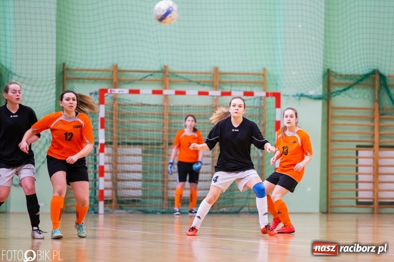 Zdjęcie w galerii na portalu naszraciborz.pl: Makroregionalny Turniej Piłki Nożnej Dziewcząt w Arenie Rafako wiadomości z regionu