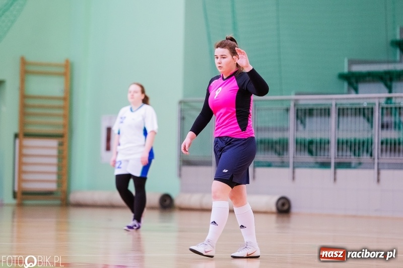 Zdjęcie w galerii na portalu naszraciborz.pl: Makroregionalny Turniej Piłki Nożnej Dziewcząt w Arenie Rafako wiadomości z regionu
