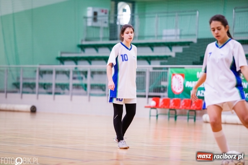 Zdjęcie w galerii na portalu naszraciborz.pl: Makroregionalny Turniej Piłki Nożnej Dziewcząt w Arenie Rafako wiadomości z regionu