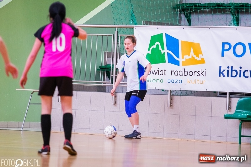 Zdjęcie w galerii na portalu naszraciborz.pl: Makroregionalny Turniej Piłki Nożnej Dziewcząt w Arenie Rafako wiadomości z regionu