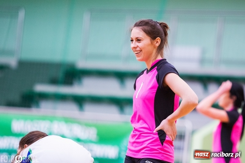 Zdjęcie w galerii na portalu naszraciborz.pl: Makroregionalny Turniej Piłki Nożnej Dziewcząt w Arenie Rafako wiadomości z regionu