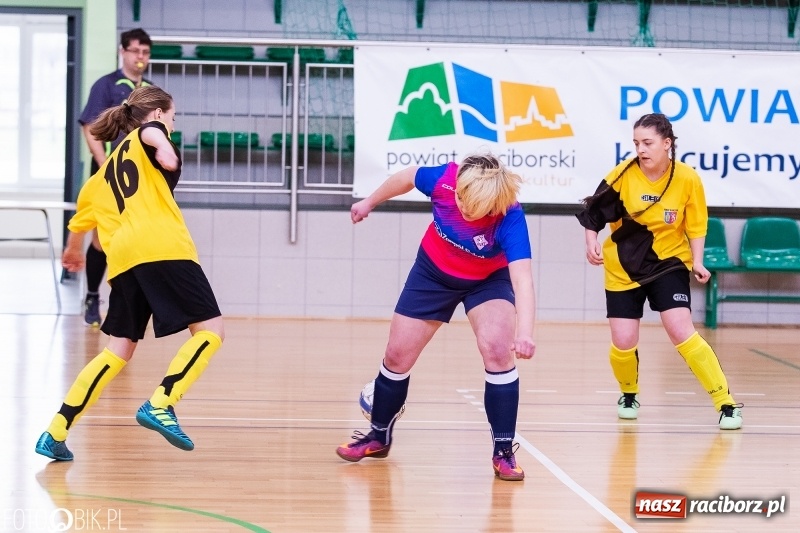 Zdjęcie w galerii na portalu naszraciborz.pl: Makroregionalny Turniej Piłki Nożnej Dziewcząt w Arenie Rafako wiadomości z regionu