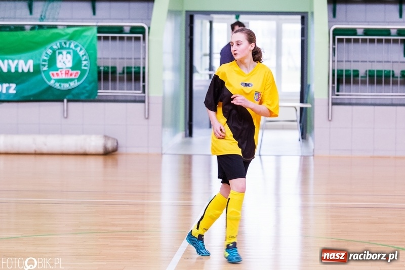 Zdjęcie w galerii na portalu naszraciborz.pl: Makroregionalny Turniej Piłki Nożnej Dziewcząt w Arenie Rafako wiadomości z regionu