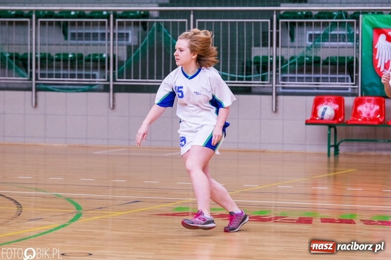 Zdjęcie w galerii na portalu naszraciborz.pl: Makroregionalny Turniej Piłki Nożnej Dziewcząt w Arenie Rafako wiadomości z regionu