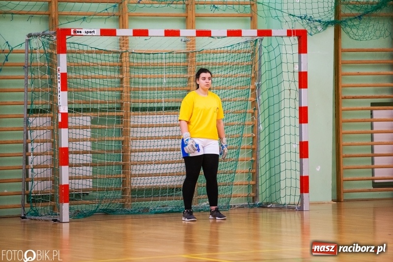 Zdjęcie w galerii na portalu naszraciborz.pl: Makroregionalny Turniej Piłki Nożnej Dziewcząt w Arenie Rafako wiadomości z regionu
