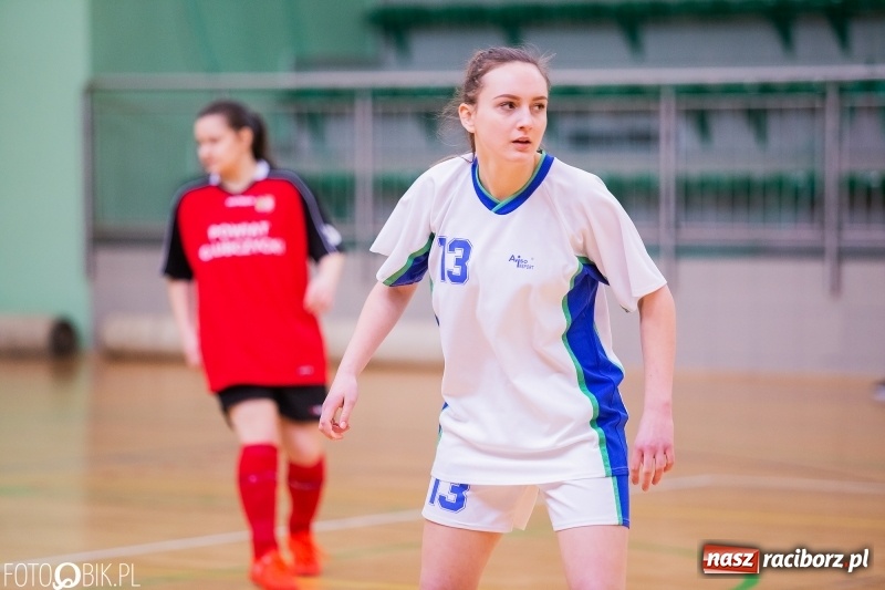 Zdjęcie w galerii na portalu naszraciborz.pl: Makroregionalny Turniej Piłki Nożnej Dziewcząt w Arenie Rafako wiadomości z regionu