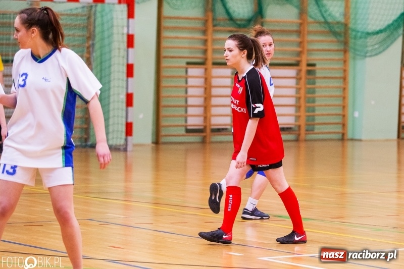 Zdjęcie w galerii na portalu naszraciborz.pl: Makroregionalny Turniej Piłki Nożnej Dziewcząt w Arenie Rafako wiadomości z regionu
