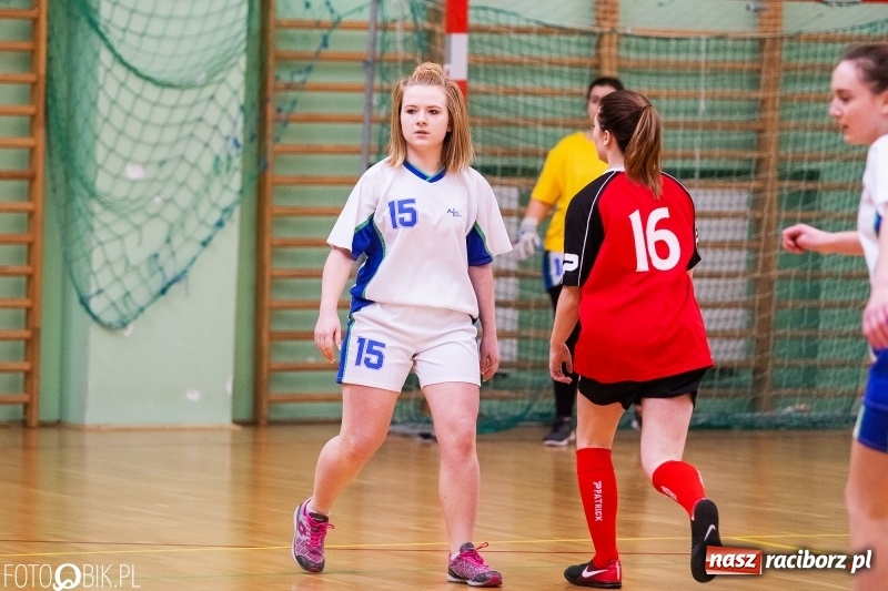 Zdjęcie w galerii na portalu naszraciborz.pl: Makroregionalny Turniej Piłki Nożnej Dziewcząt w Arenie Rafako wiadomości z regionu
