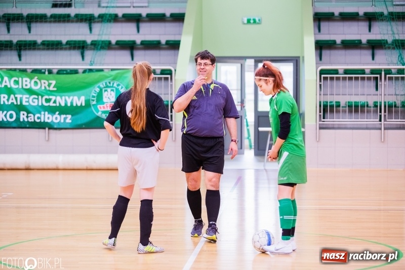 Zdjęcie w galerii na portalu naszraciborz.pl: Makroregionalny Turniej Piłki Nożnej Dziewcząt w Arenie Rafako wiadomości z regionu