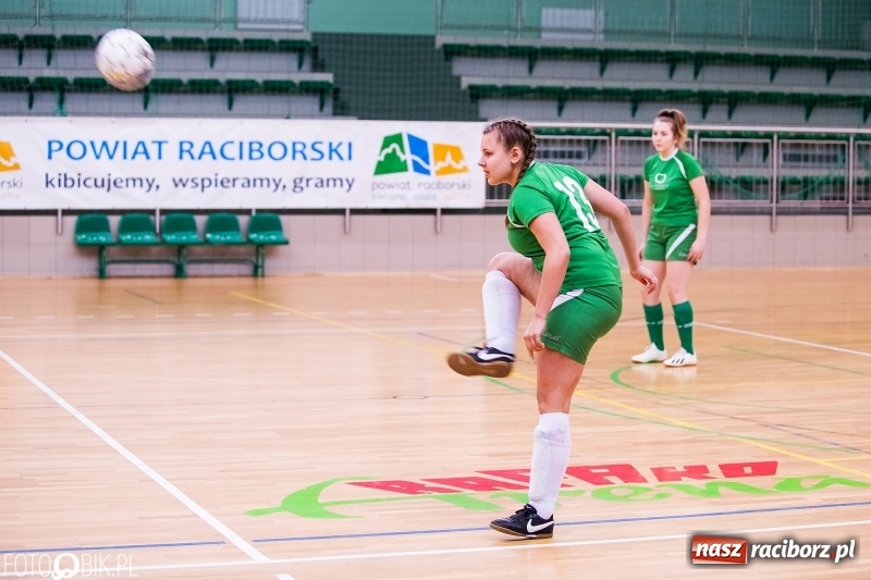 Zdjęcie w galerii na portalu naszraciborz.pl: Makroregionalny Turniej Piłki Nożnej Dziewcząt w Arenie Rafako wiadomości z regionu