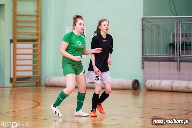 Zdjęcie w galerii na portalu naszraciborz.pl: Makroregionalny Turniej Piłki Nożnej Dziewcząt w Arenie Rafako wiadomości z regionu