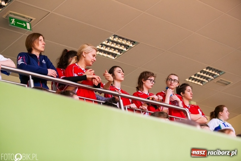 Zdjęcie w galerii na portalu naszraciborz.pl: Makroregionalny Turniej Piłki Nożnej Dziewcząt w Arenie Rafako wiadomości z regionu