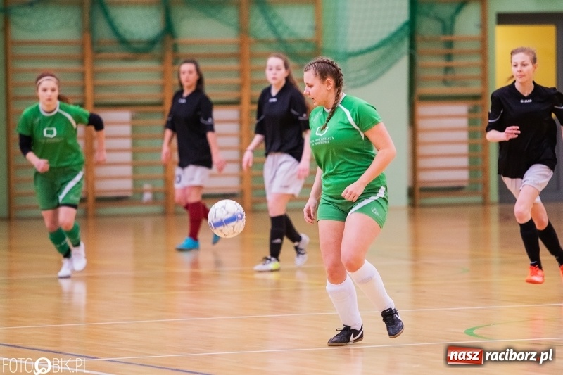 Zdjęcie w galerii na portalu naszraciborz.pl: Makroregionalny Turniej Piłki Nożnej Dziewcząt w Arenie Rafako wiadomości z regionu