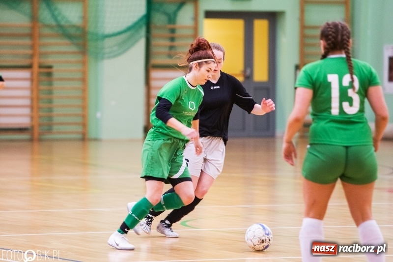 Zdjęcie w galerii na portalu naszraciborz.pl: Makroregionalny Turniej Piłki Nożnej Dziewcząt w Arenie Rafako wiadomości z regionu