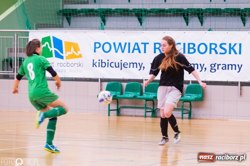 Zdjęcie w galerii na portalu naszraciborz.pl: Makroregionalny Turniej Piłki Nożnej Dziewcząt w Arenie Rafako wiadomości z regionu