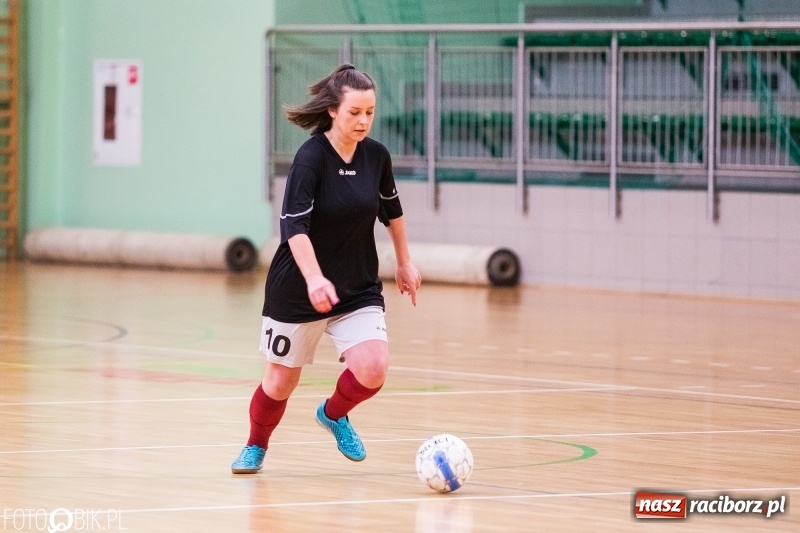 Zdjęcie w galerii na portalu naszraciborz.pl: Makroregionalny Turniej Piłki Nożnej Dziewcząt w Arenie Rafako wiadomości z regionu