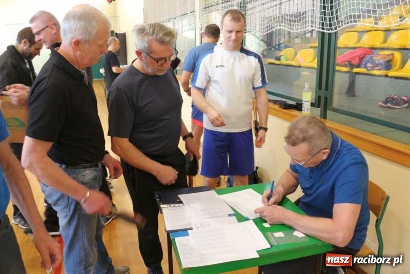 Zdjęcie w galerii na portalu naszraciborz.pl: Oldboje z gminy Kornowac rozegrali turniej tenisa stołowego wiadomości z regionu