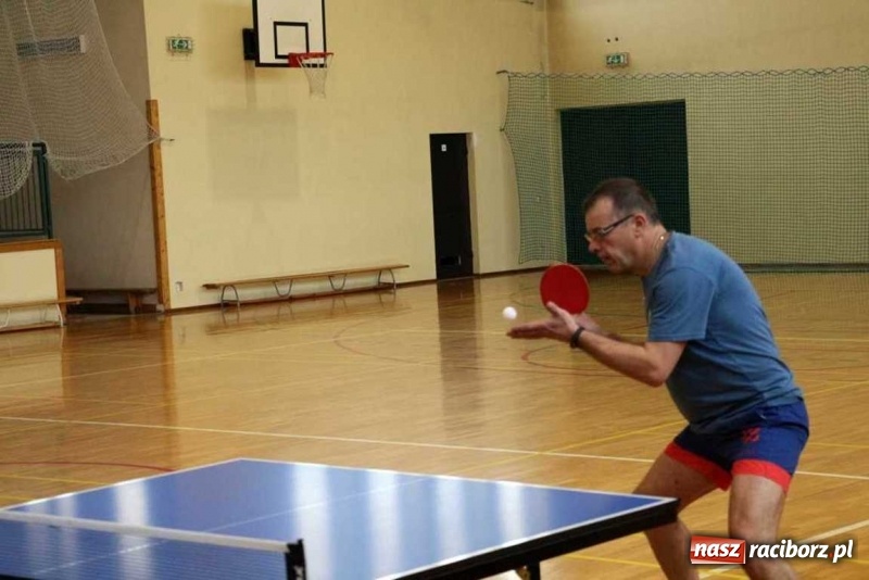 Zdjęcie w galerii na portalu naszraciborz.pl: Oldboje z gminy Kornowac rozegrali turniej tenisa stołowego wiadomości z regionu