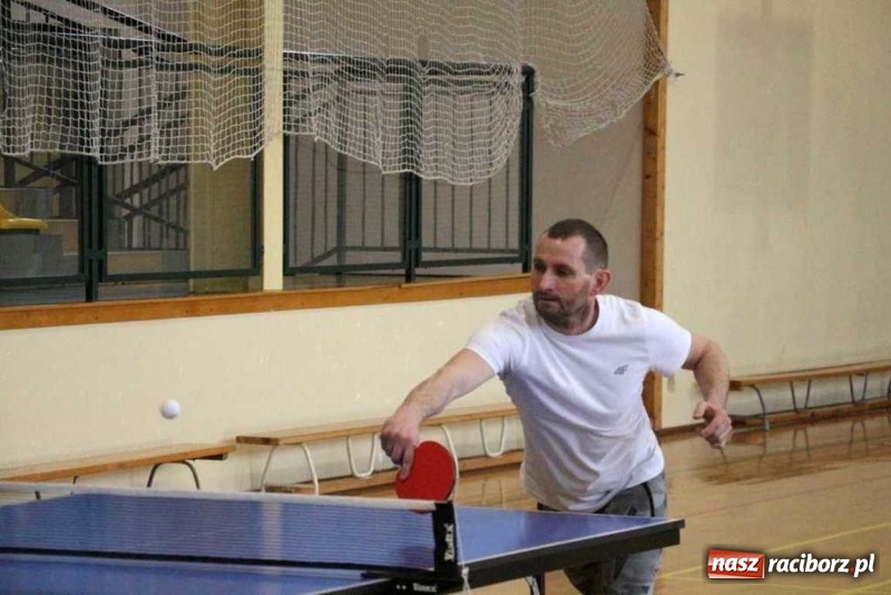Zdjęcie w galerii na portalu naszraciborz.pl: Oldboje z gminy Kornowac rozegrali turniej tenisa stołowego wiadomości z regionu