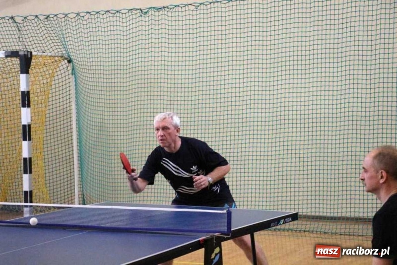 Zdjęcie w galerii na portalu naszraciborz.pl: Oldboje z gminy Kornowac rozegrali turniej tenisa stołowego wiadomości z regionu