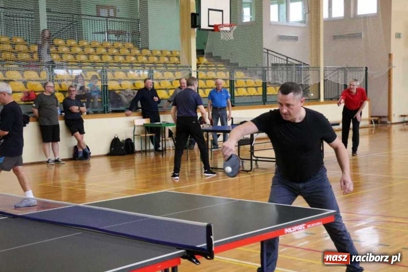 Zdjęcie w galerii na portalu naszraciborz.pl: Oldboje z gminy Kornowac rozegrali turniej tenisa stołowego wiadomości z regionu
