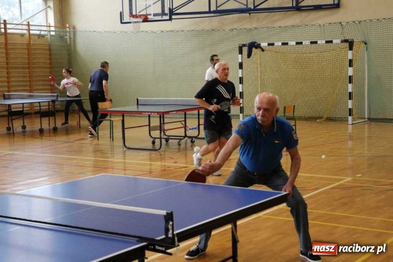 Zdjęcie w galerii na portalu naszraciborz.pl: Oldboje z gminy Kornowac rozegrali turniej tenisa stołowego wiadomości z regionu