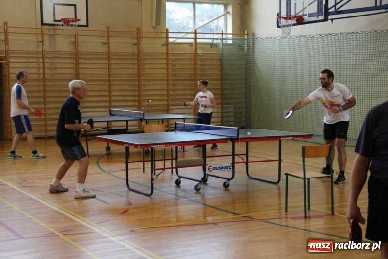Zdjęcie w galerii na portalu naszraciborz.pl: Oldboje z gminy Kornowac rozegrali turniej tenisa stołowego wiadomości z regionu