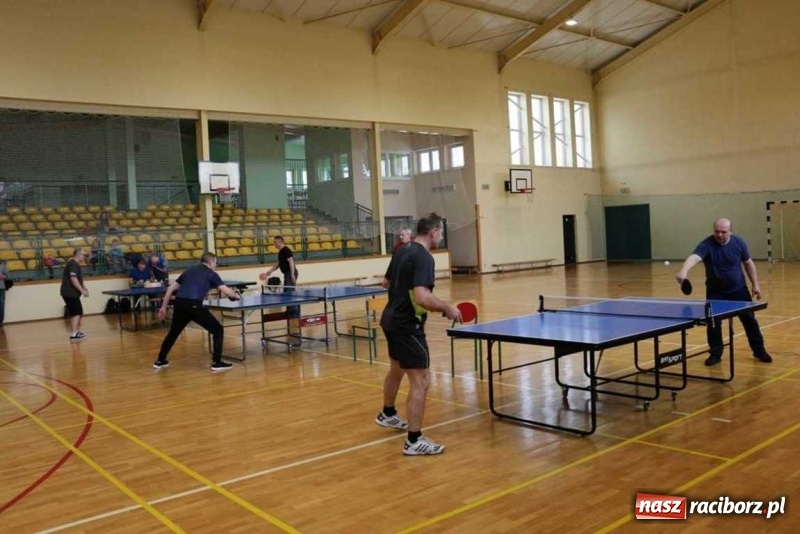 Zdjęcie w galerii na portalu naszraciborz.pl: Oldboje z gminy Kornowac rozegrali turniej tenisa stołowego wiadomości z regionu