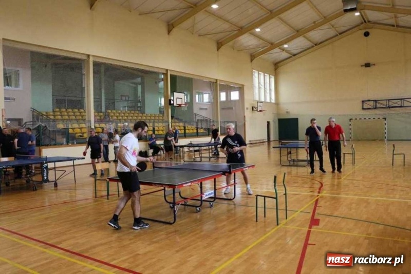 Zdjęcie w galerii na portalu naszraciborz.pl: Oldboje z gminy Kornowac rozegrali turniej tenisa stołowego wiadomości z regionu