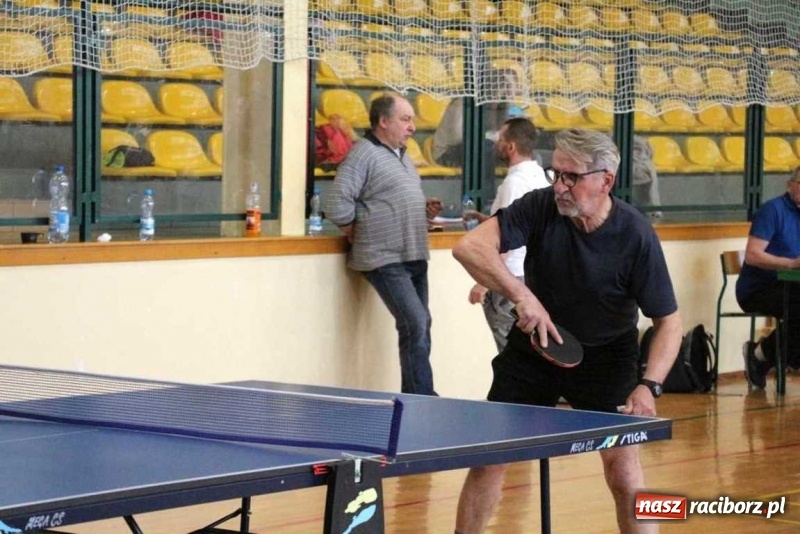 Zdjęcie w galerii na portalu naszraciborz.pl: Oldboje z gminy Kornowac rozegrali turniej tenisa stołowego wiadomości z regionu