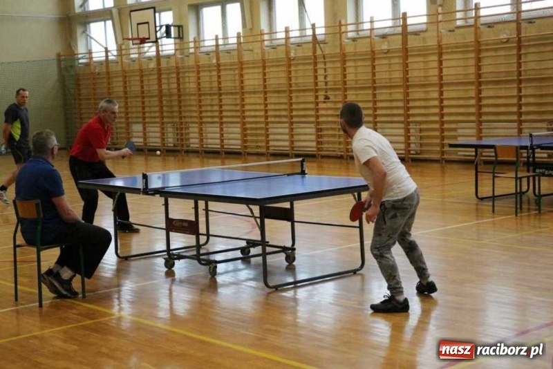 Zdjęcie w galerii na portalu naszraciborz.pl: Oldboje z gminy Kornowac rozegrali turniej tenisa stołowego wiadomości z regionu