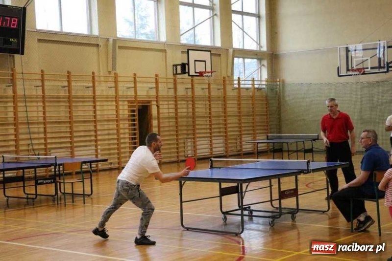Zdjęcie w galerii na portalu naszraciborz.pl: Oldboje z gminy Kornowac rozegrali turniej tenisa stołowego wiadomości z regionu
