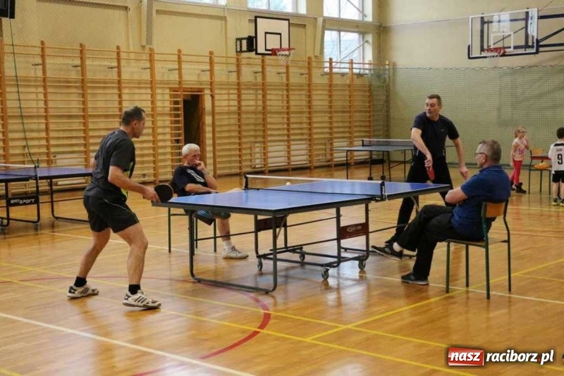 Zdjęcie w galerii na portalu naszraciborz.pl: Oldboje z gminy Kornowac rozegrali turniej tenisa stołowego wiadomości z regionu