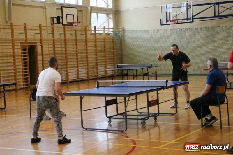 Zdjęcie w galerii na portalu naszraciborz.pl: Oldboje z gminy Kornowac rozegrali turniej tenisa stołowego wiadomości z regionu
