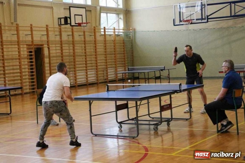 Zdjęcie w galerii na portalu naszraciborz.pl: Oldboje z gminy Kornowac rozegrali turniej tenisa stołowego wiadomości z regionu