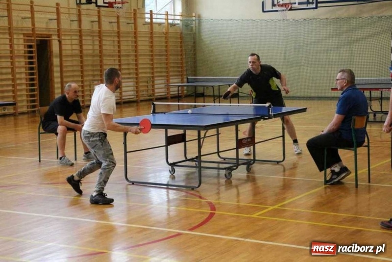 Zdjęcie w galerii na portalu naszraciborz.pl: Oldboje z gminy Kornowac rozegrali turniej tenisa stołowego wiadomości z regionu
